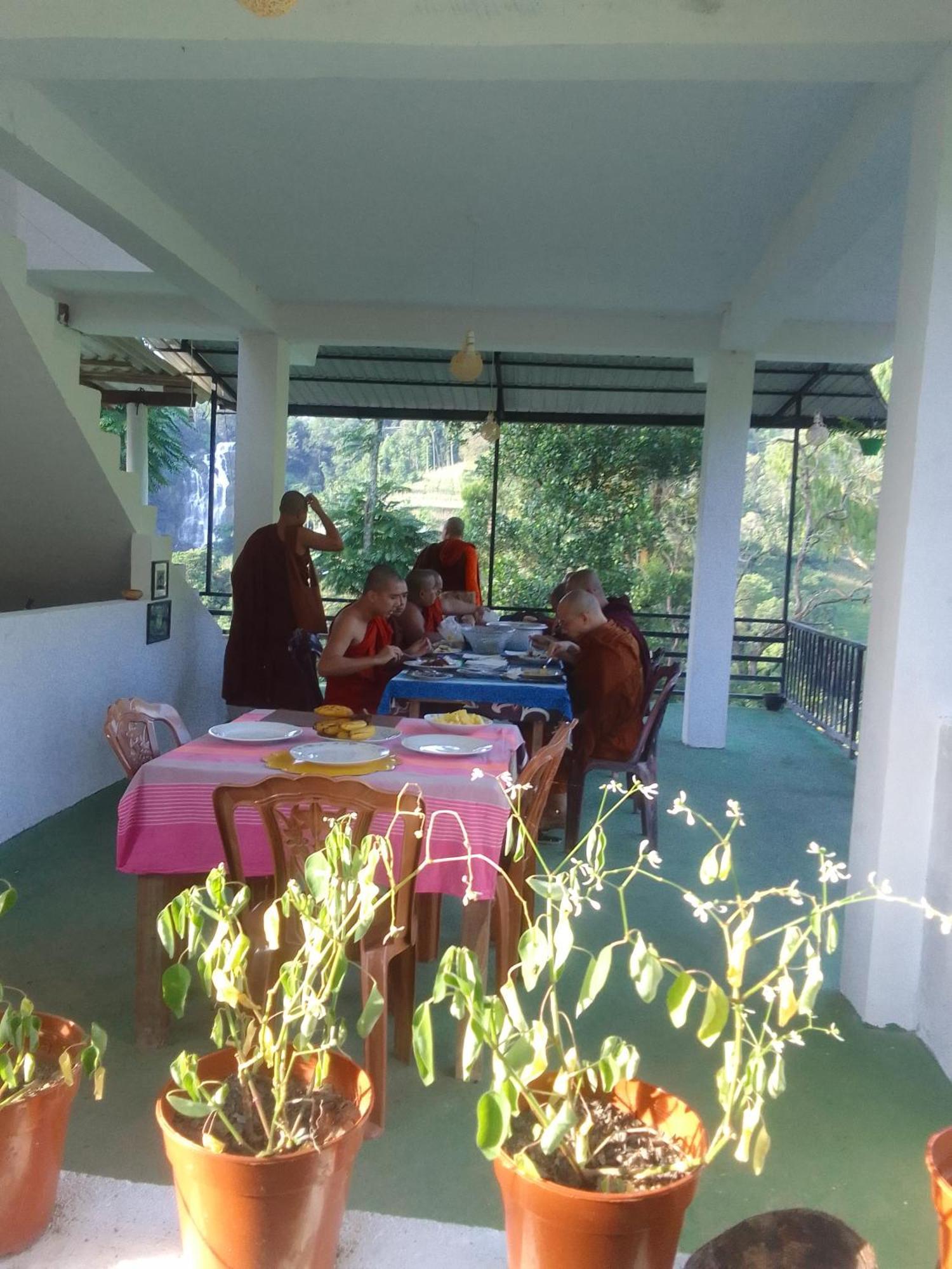 אלה Nature'S Glow Home Stay And Restaurant מראה חיצוני תמונה